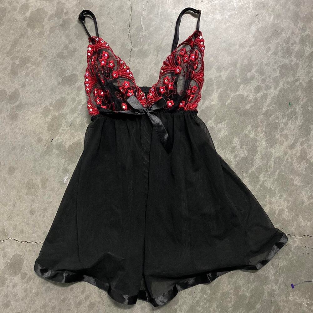 Black and red mesh